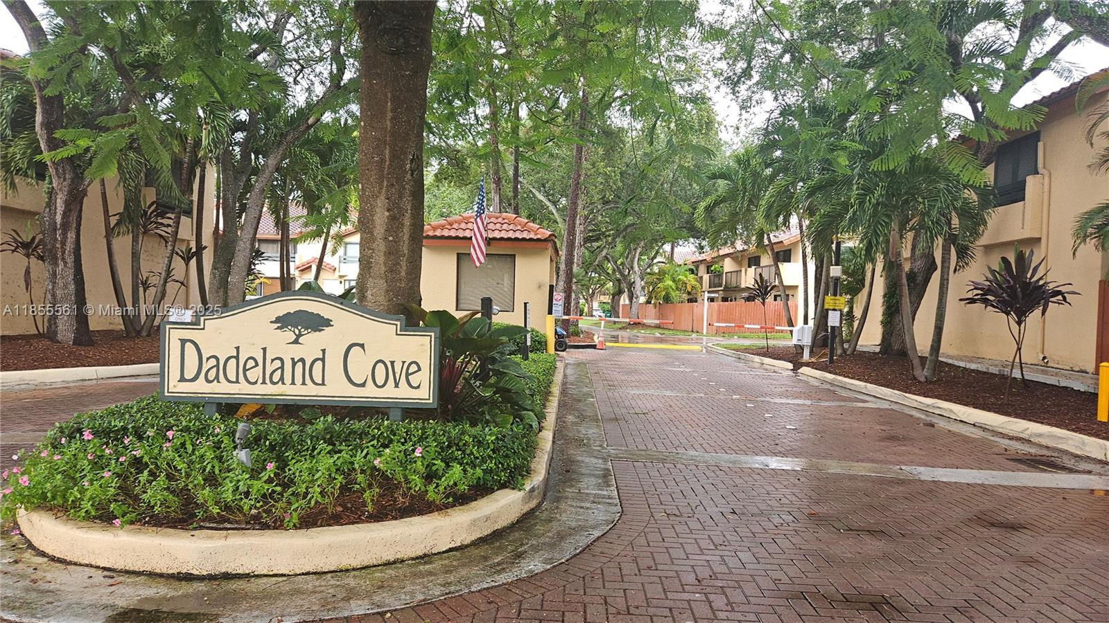 Great location, near downtown Dadeland, just off of US-1 and the Palmetto Expressway. Dadeland Cove is minutes away from the Dadeland Mall and Dadeland South Metrorail Station. This spacious 2 bed/2.5 bath home is waiting for you to make it your own. Kitchen with all white cabinets, stainless steel appliances, fenced patio. 2 assigned parking spaces.
HOA fees Basic Cable and HBO package from Breezeline.24/7 Guardhouse Security Kiosk from Regions Security. Common area landscaping from Plant Brothers. Roof maintenance and repairs from selected roofer, Termite Treatments and Bee Removal.