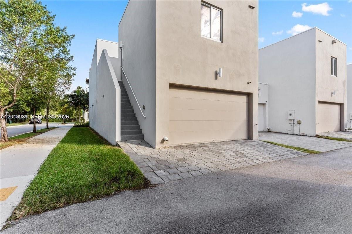 LANDMARK AT DORAL CENTRAL - Residential