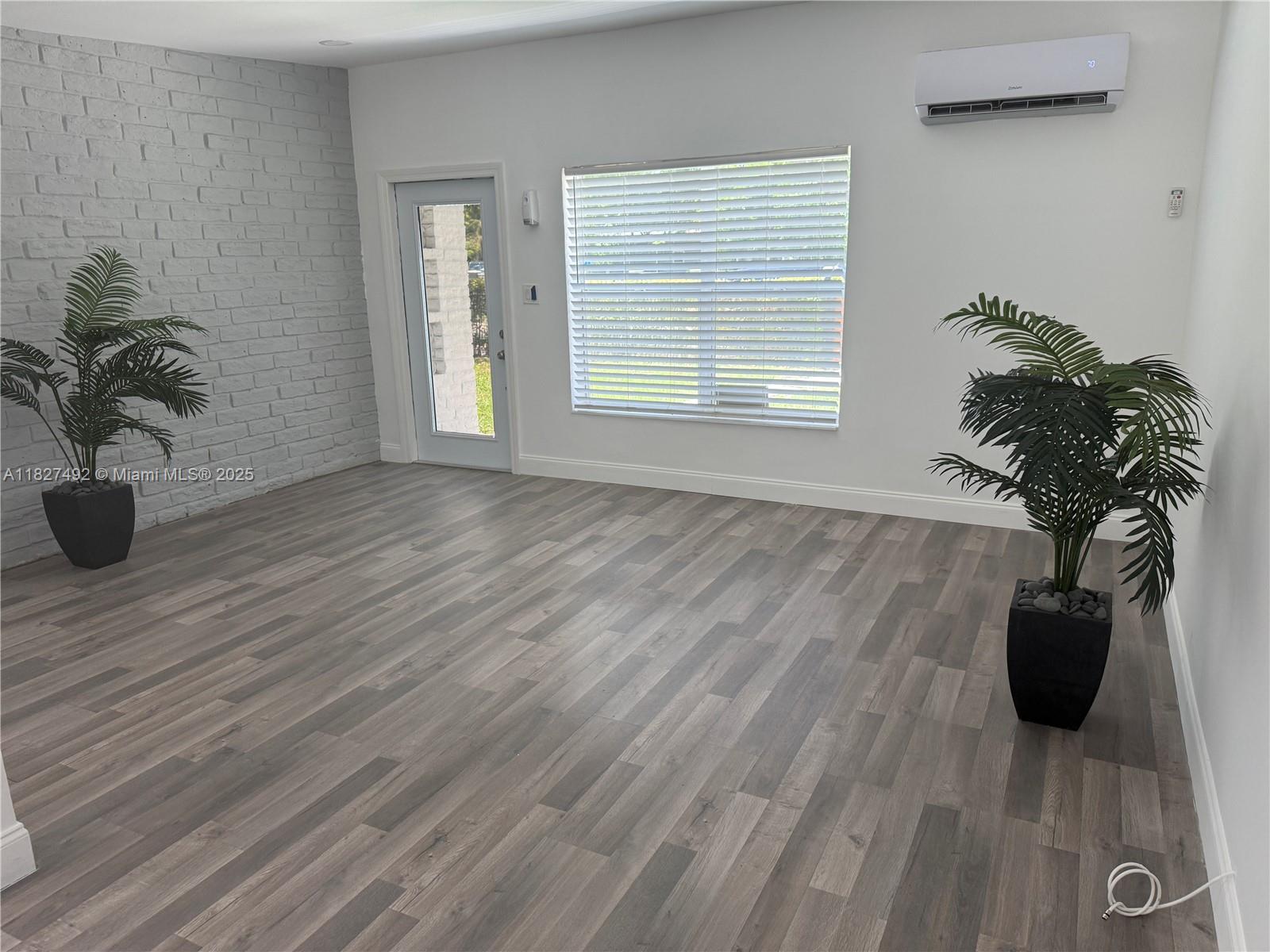 825 NW 127th St, North Miami, FL, 33168/$377,500 2 825 NW 127th St