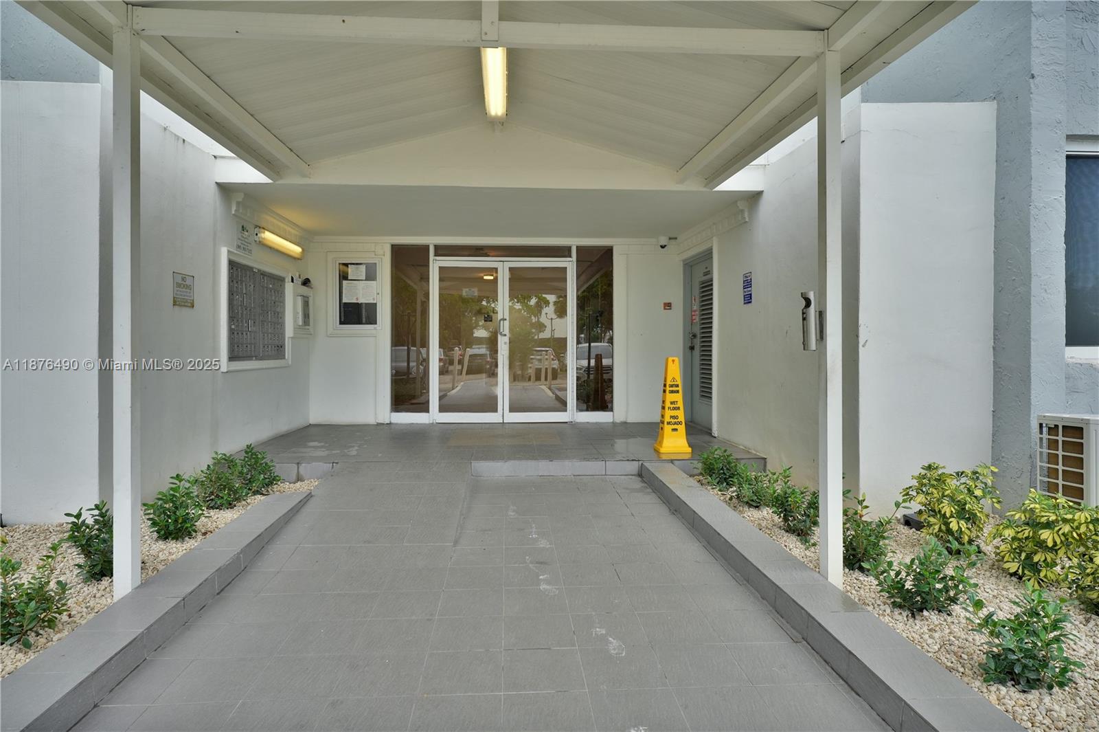 DADELAND PLACE CONDO - Residential