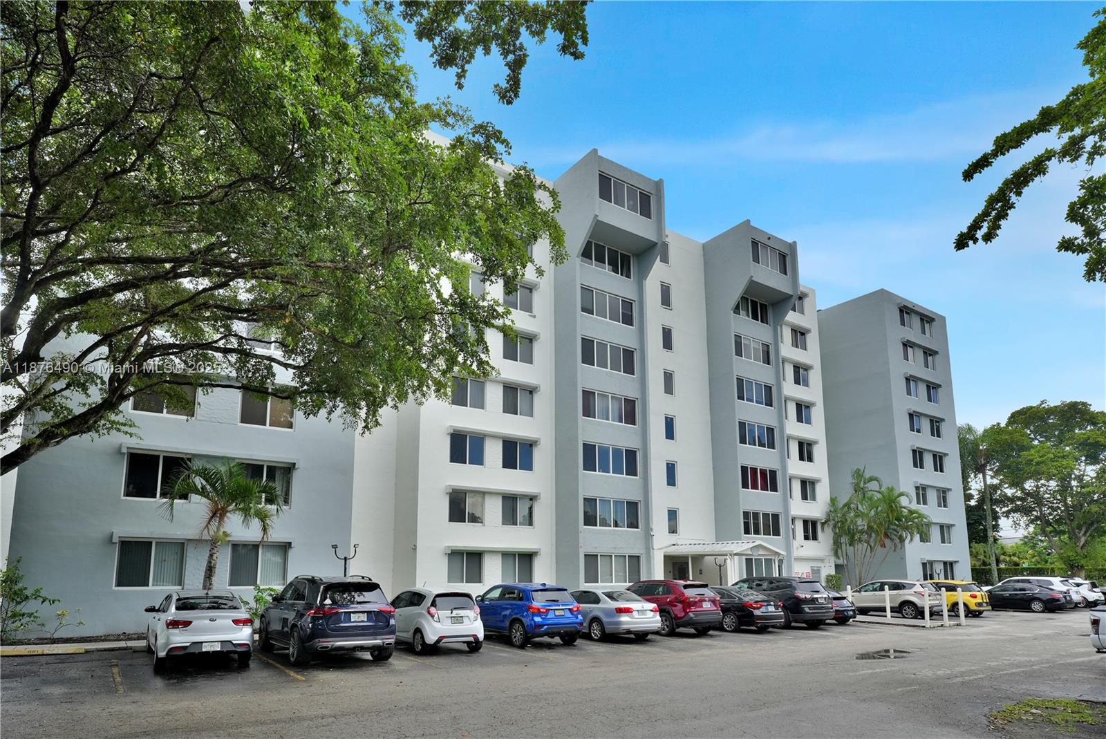 DADELAND PLACE CONDO - Residential