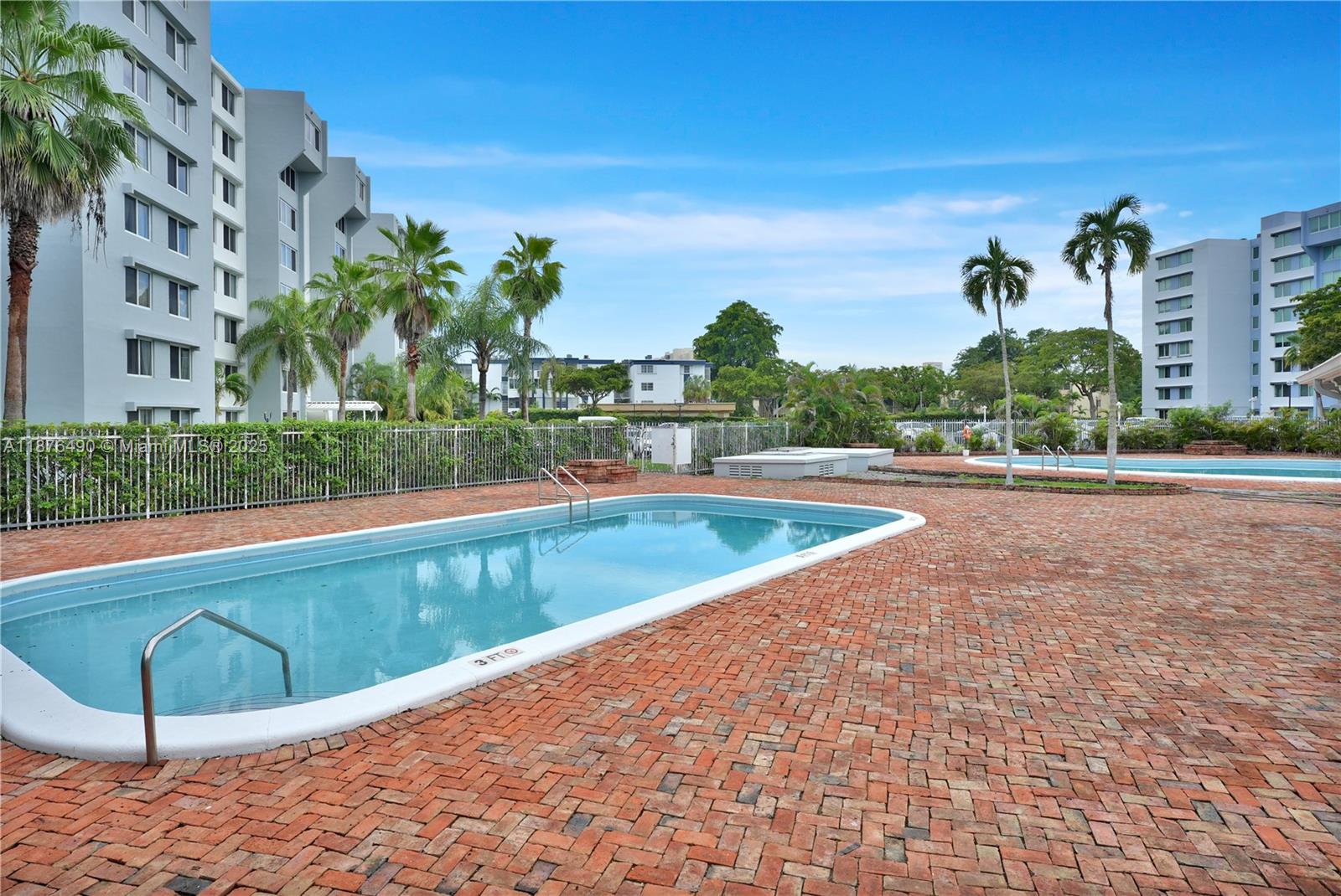 DADELAND PLACE CONDO - Residential