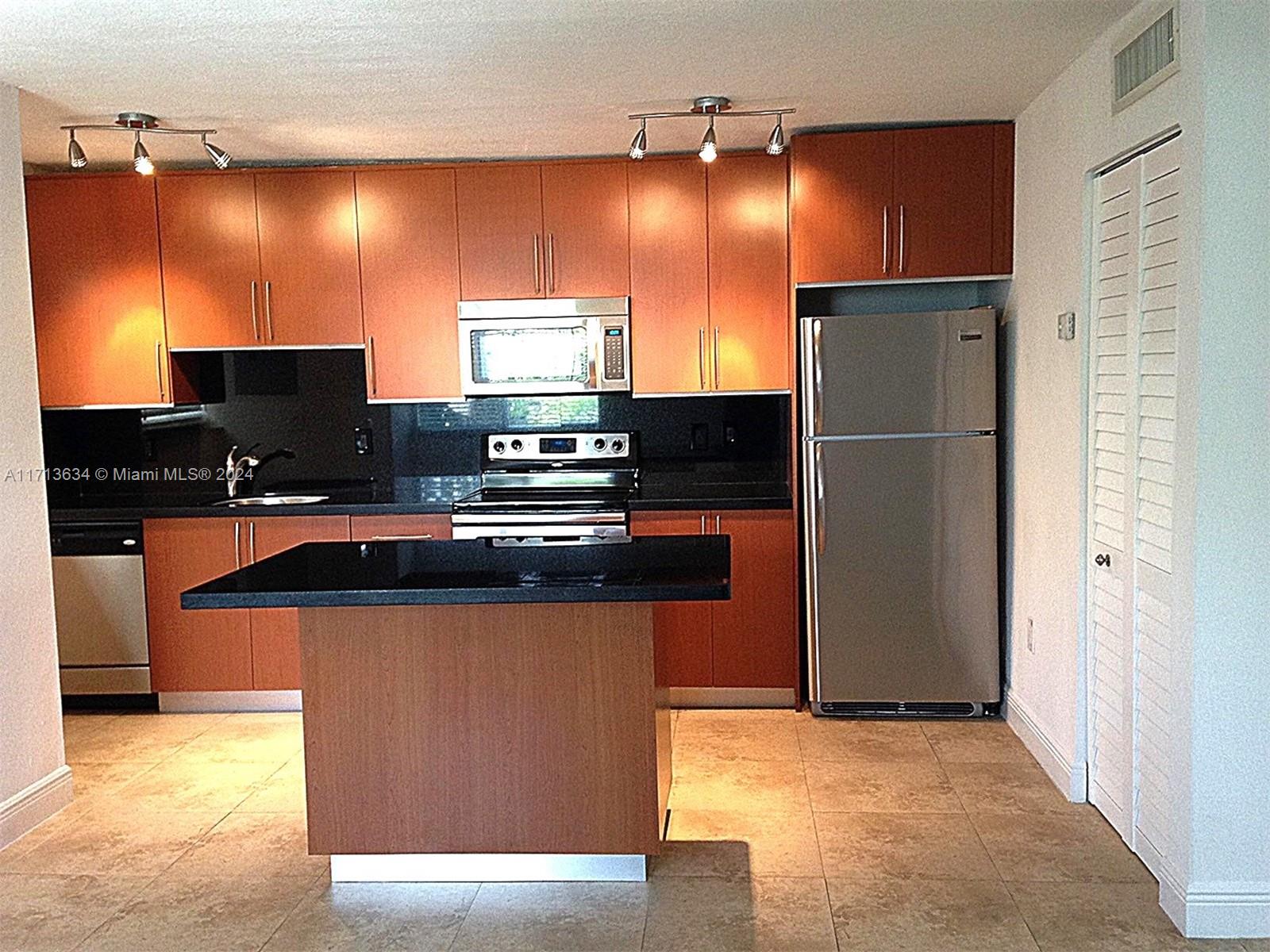 Rental Property at 290 Navarre Ave 201, Coral Gables, Broward County, Florida - Bedrooms: 1 
Bathrooms: 1  - $2,350 MO.