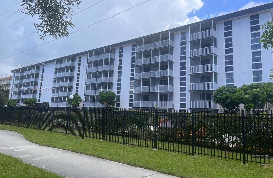 16950 W Dixie Hwy A639 Hwy 639, North Miami Beach, Miami-Dade County, Florida - 1 Bedrooms  
1 Bathrooms - 