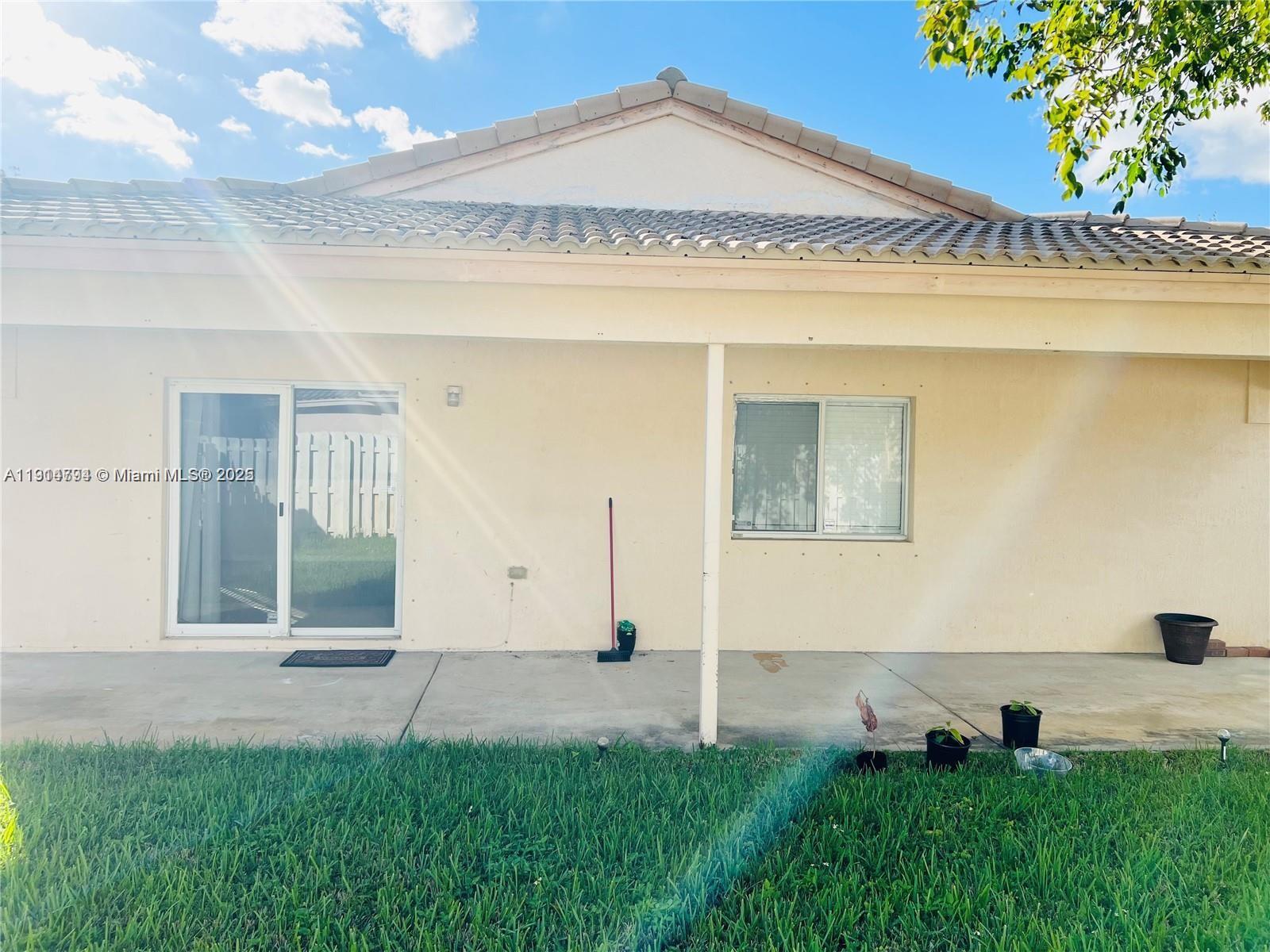 SILVER FALLS - Residential Lease