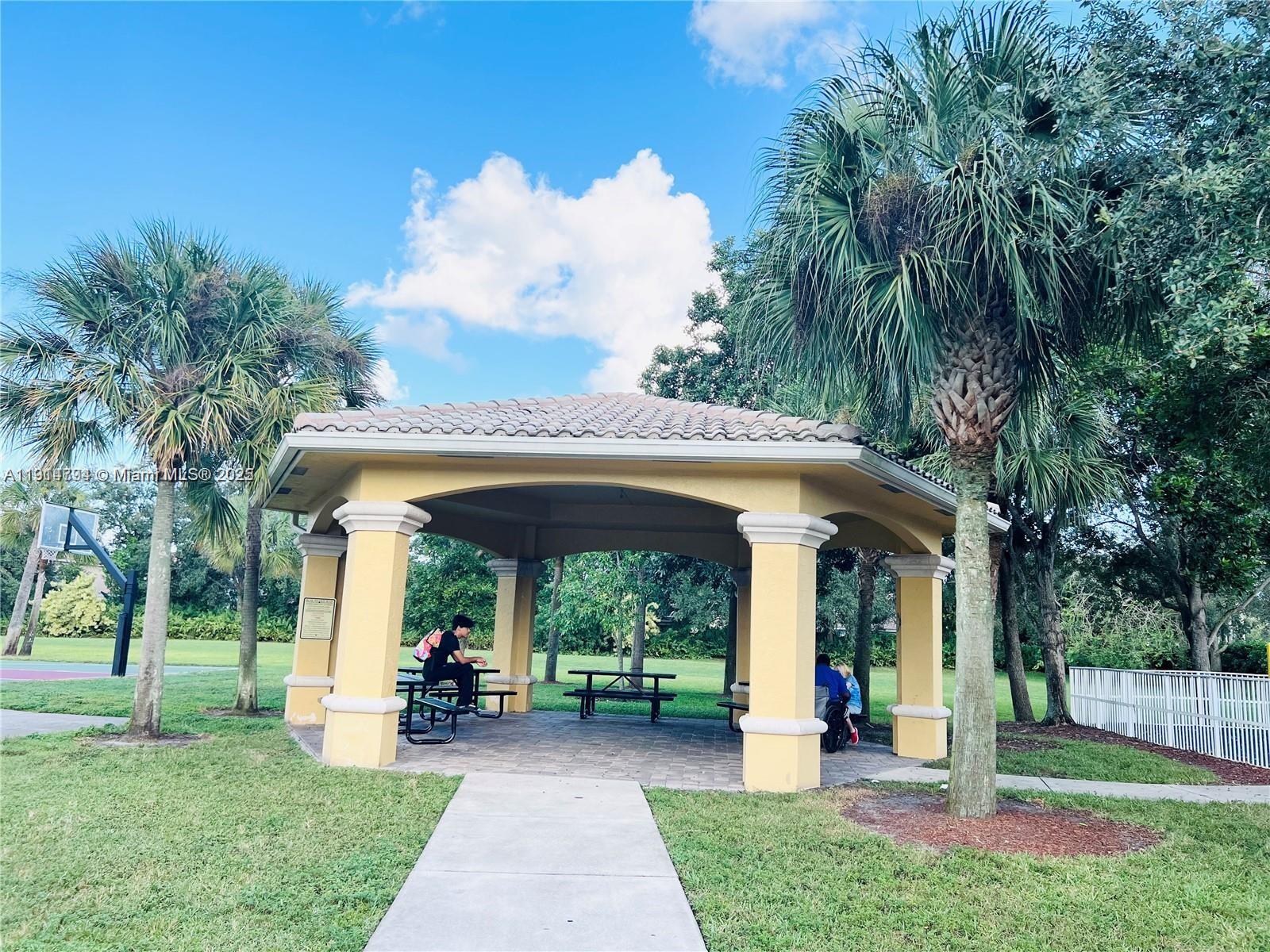 SILVER FALLS - Residential Lease