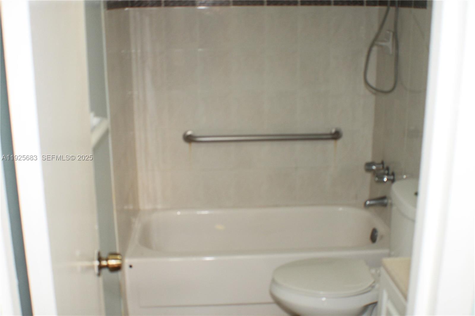 COURTYARDS OF BROWARD CON - Residential Lease