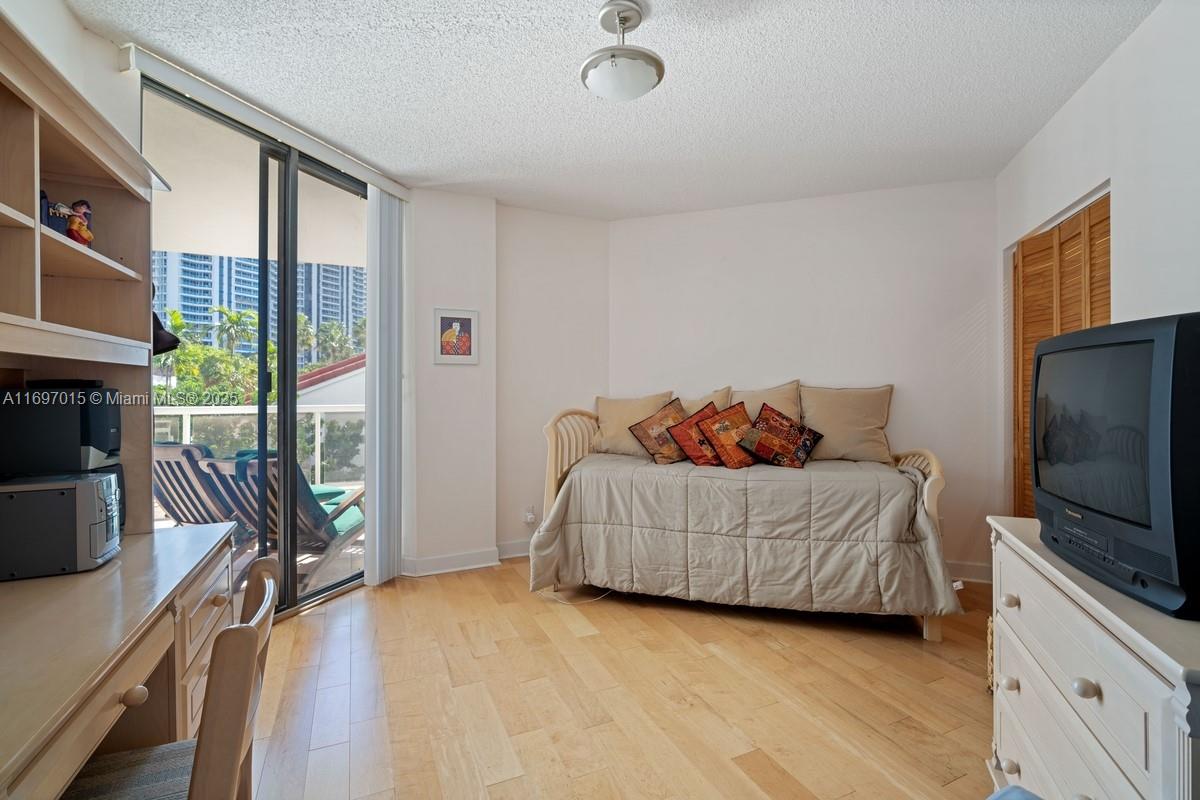 PORTSVIEW @ THE WATERWAYS - Residential