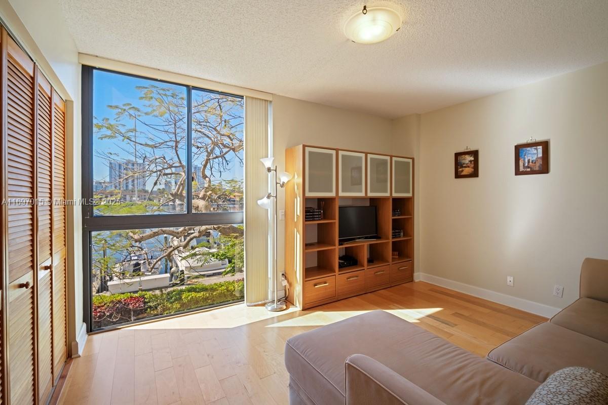 PORTSVIEW @ THE WATERWAYS - Residential