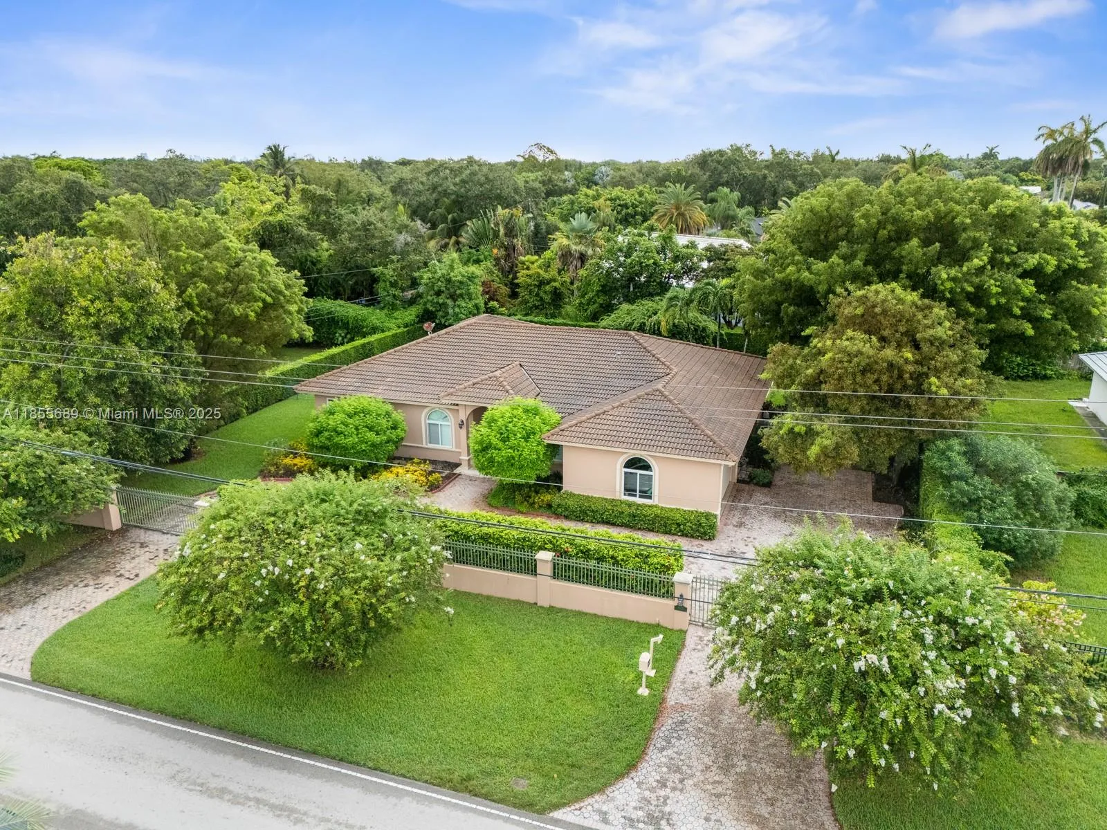 Pinecrest, Florida 33156, United States, 4 Bedrooms Bedrooms, ,4 BathroomsBathrooms,Residential,Active,189222