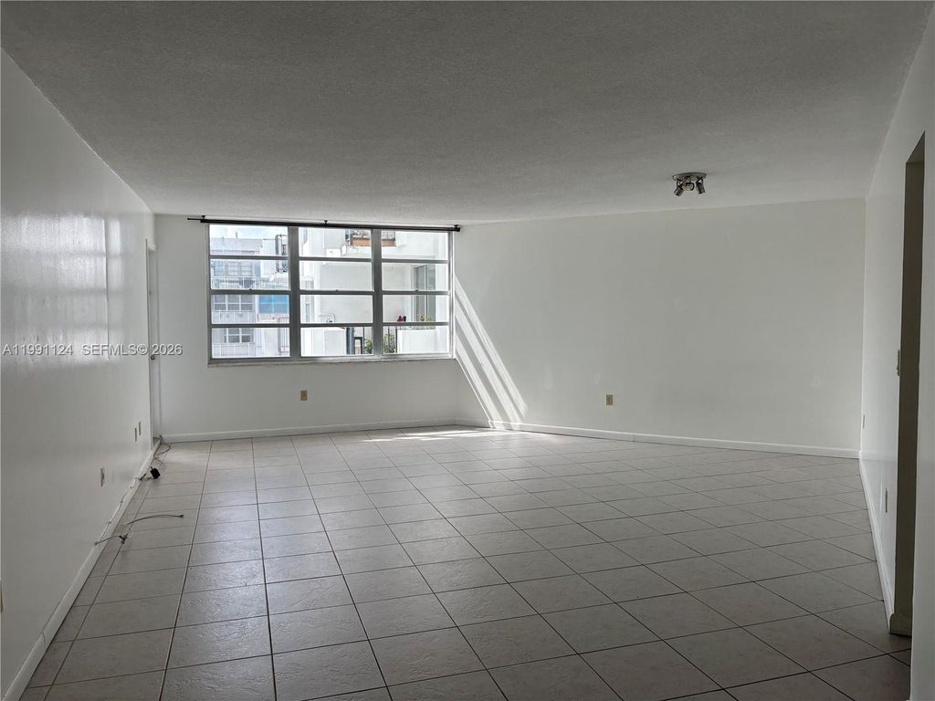 Photo of 2750 NE 183rd St #1912, Aventura, FL 33160 (MLS # A11991124)