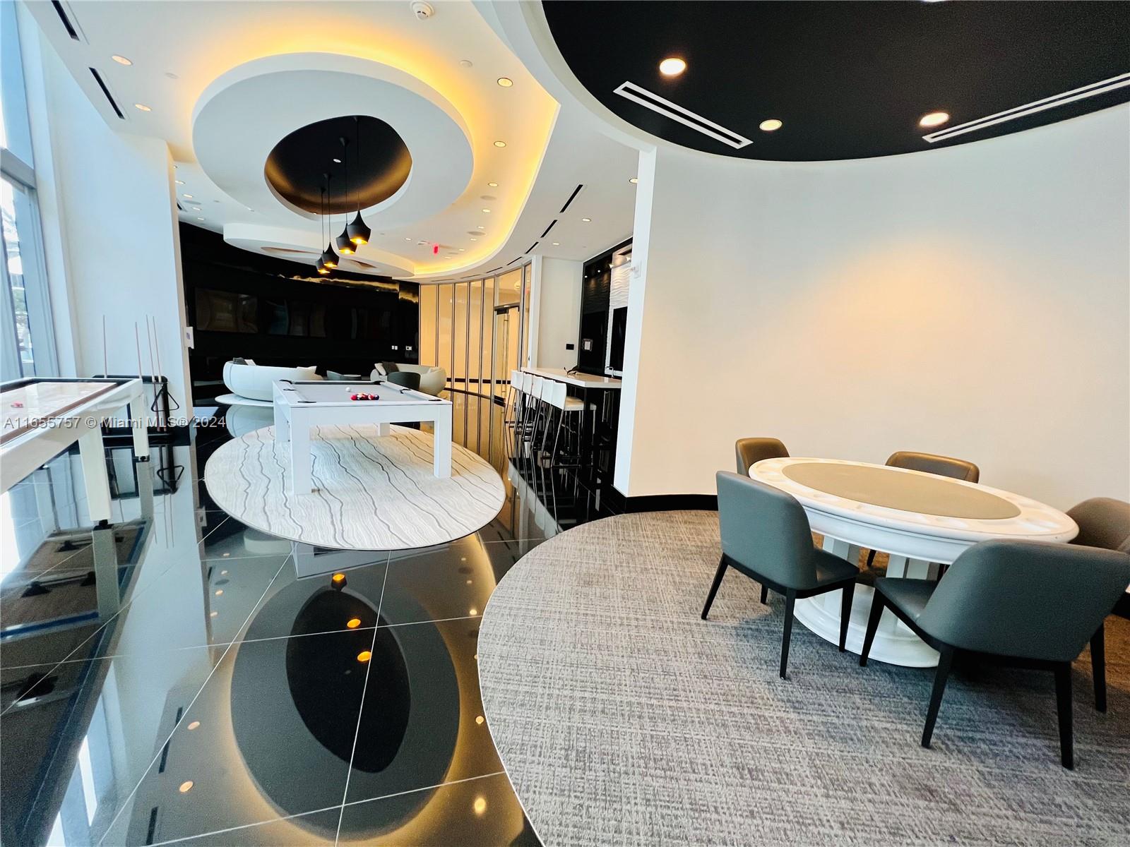 PARAMOUNT MIAMI WORLDCENT - Residential Lease