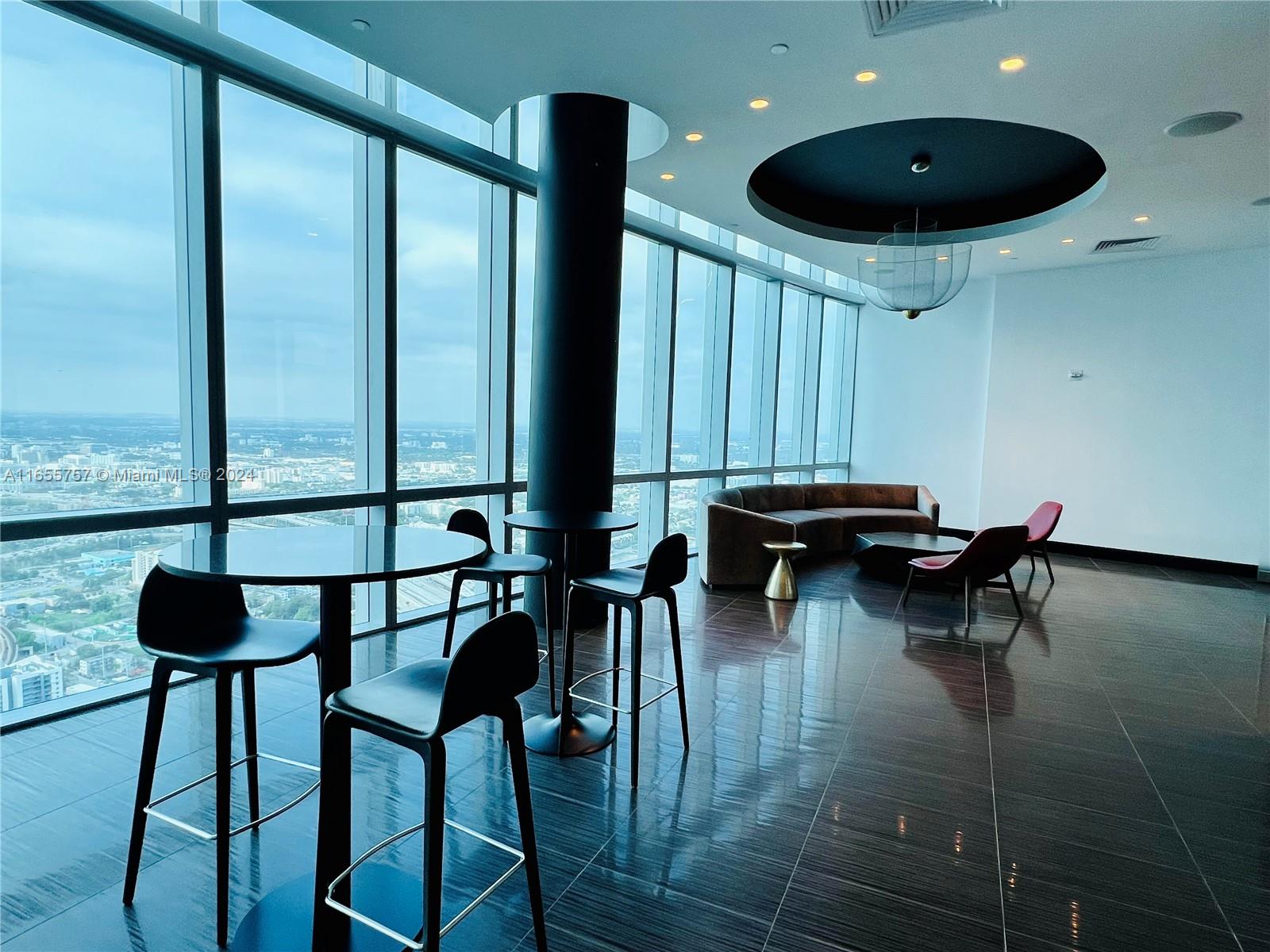 PARAMOUNT MIAMI WORLDCENT - Residential Lease