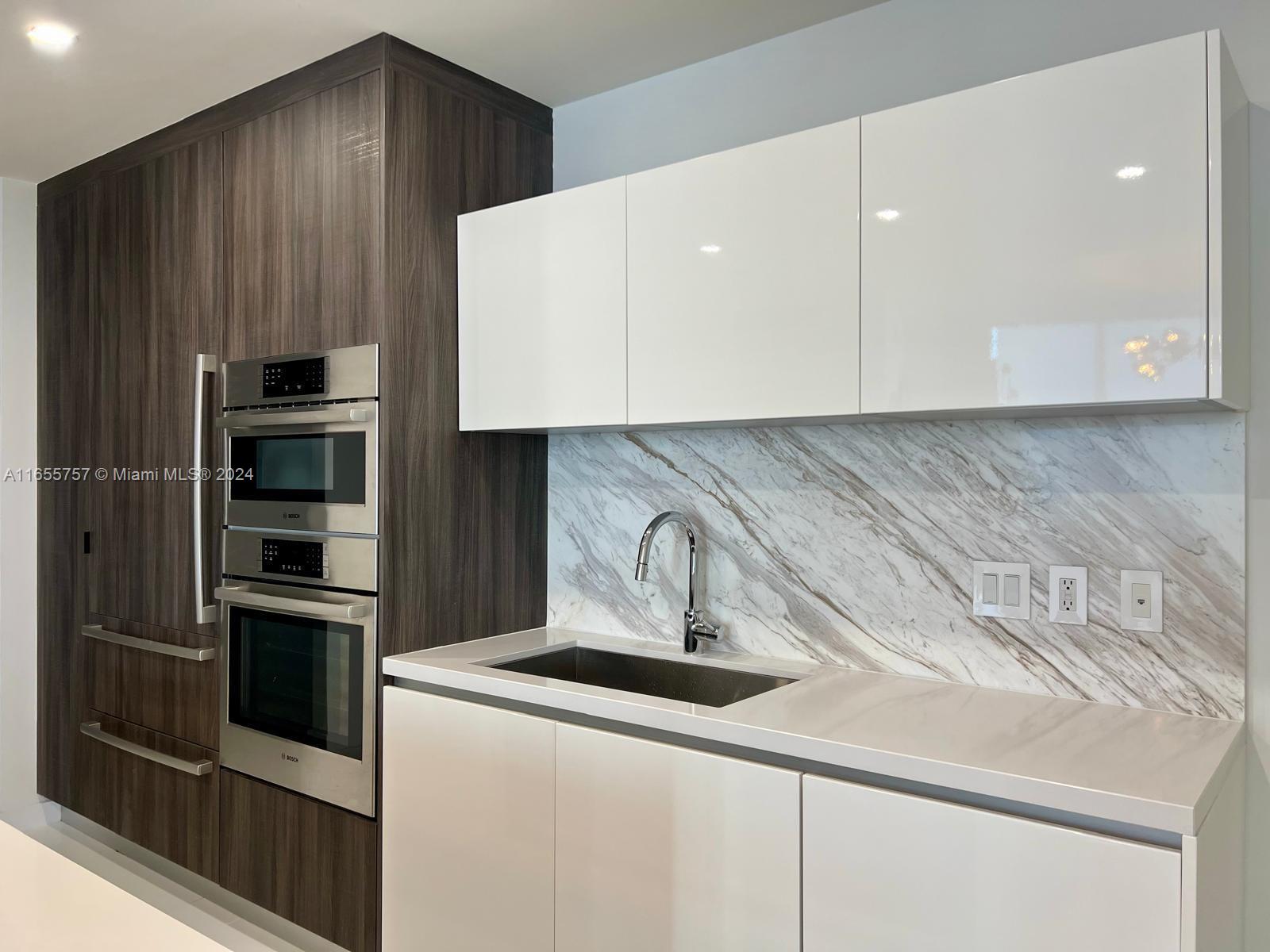 PARAMOUNT MIAMI WORLDCENT - Residential Lease