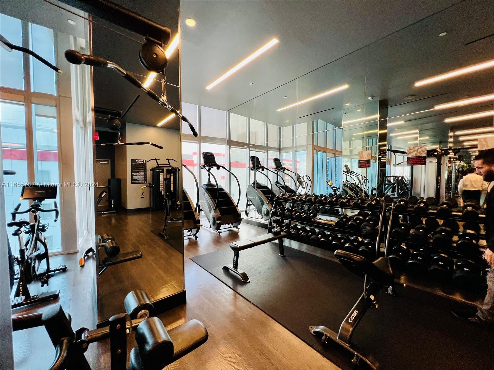 PARAMOUNT MIAMI WORLDCENT - Residential Lease