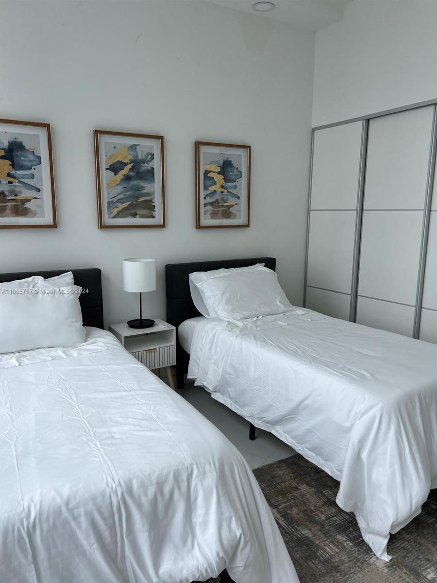 PARAMOUNT MIAMI WORLDCENT - Residential Lease