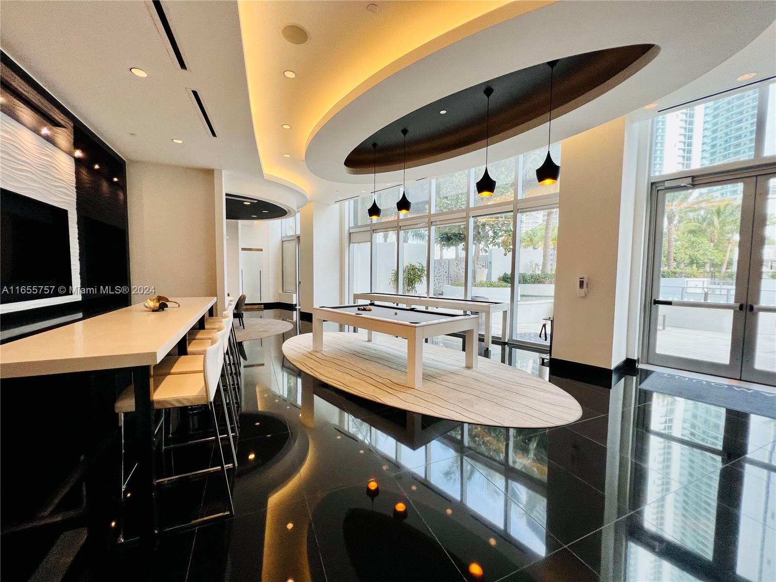 PARAMOUNT MIAMI WORLDCENT - Residential Lease