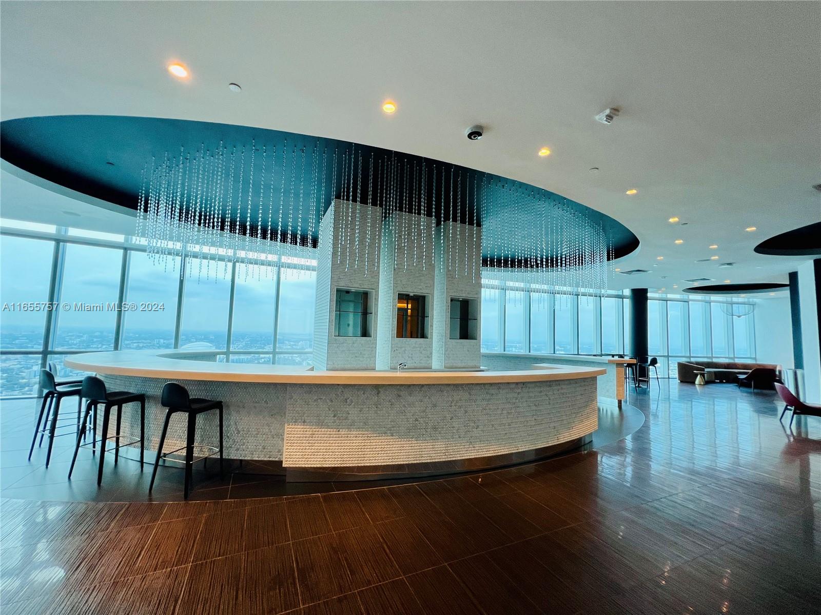 PARAMOUNT MIAMI WORLDCENT - Residential Lease