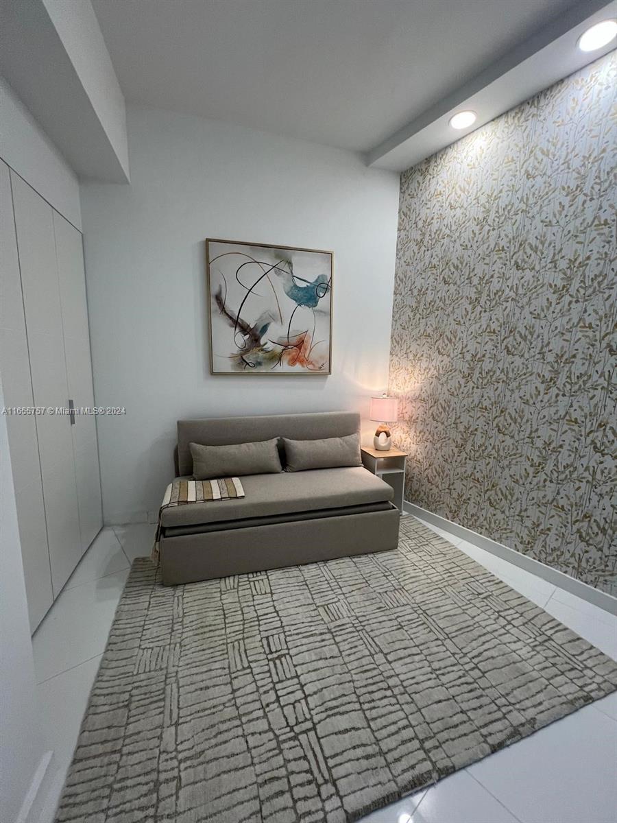 PARAMOUNT MIAMI WORLDCENT - Residential Lease