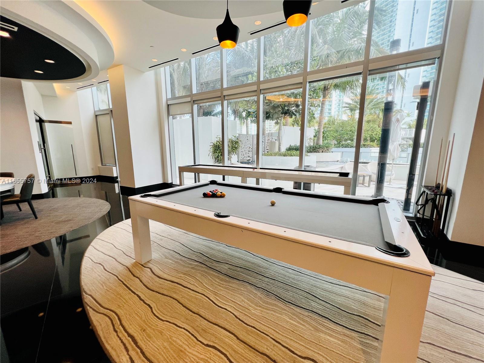 PARAMOUNT MIAMI WORLDCENT - Residential Lease