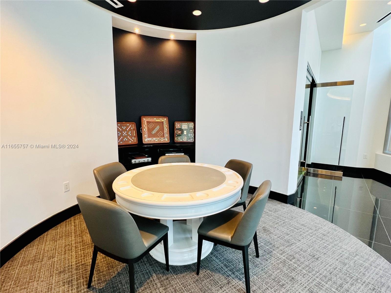 PARAMOUNT MIAMI WORLDCENT - Residential Lease