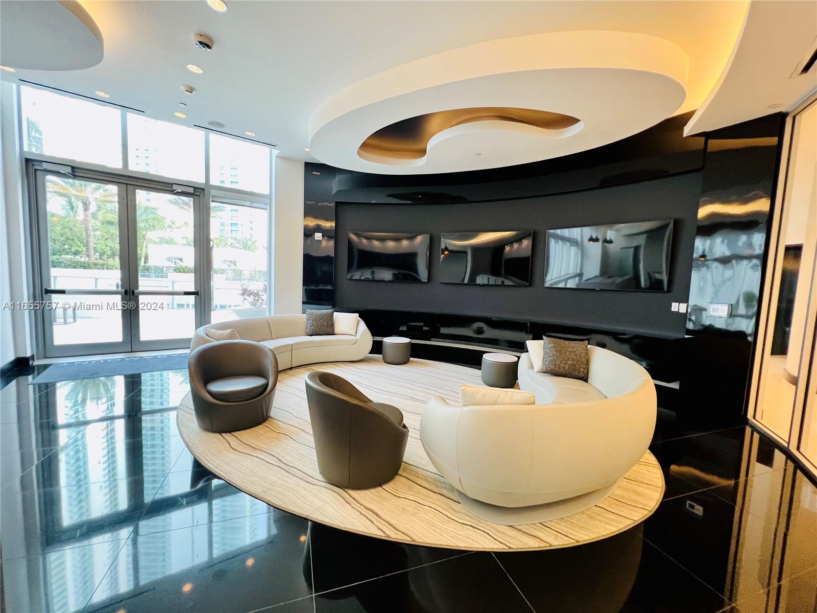 PARAMOUNT MIAMI WORLDCENT - Residential Lease
