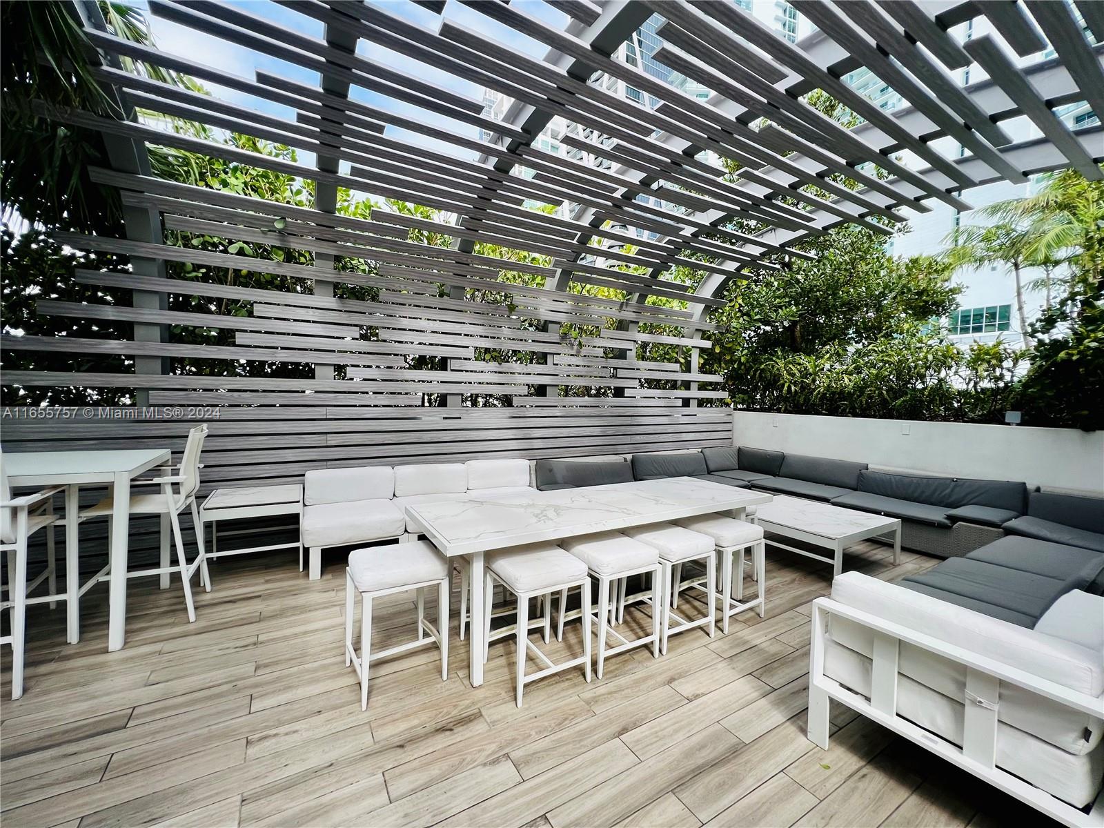 PARAMOUNT MIAMI WORLDCENT - Residential Lease