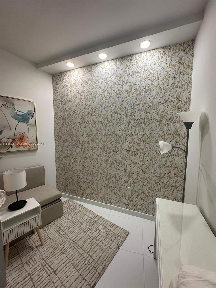 PARAMOUNT MIAMI WORLDCENT - Residential Lease
