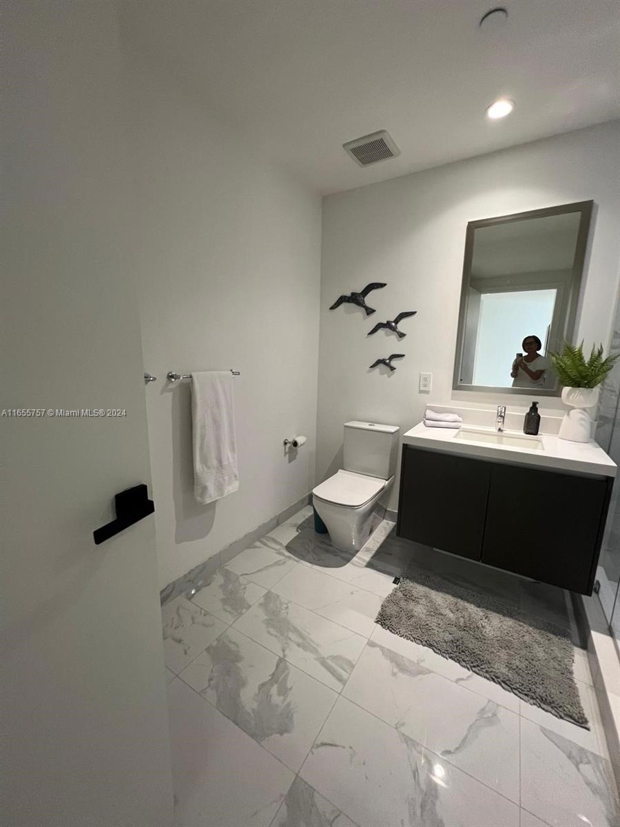 PARAMOUNT MIAMI WORLDCENT - Residential Lease