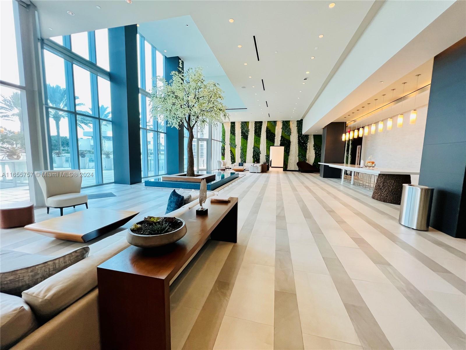 PARAMOUNT MIAMI WORLDCENT - Residential Lease