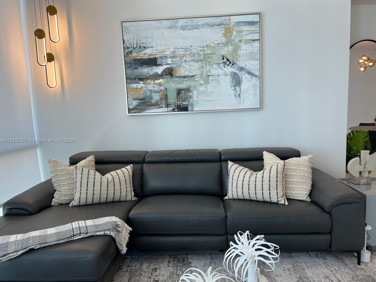 PARAMOUNT MIAMI WORLDCENT - Residential Lease