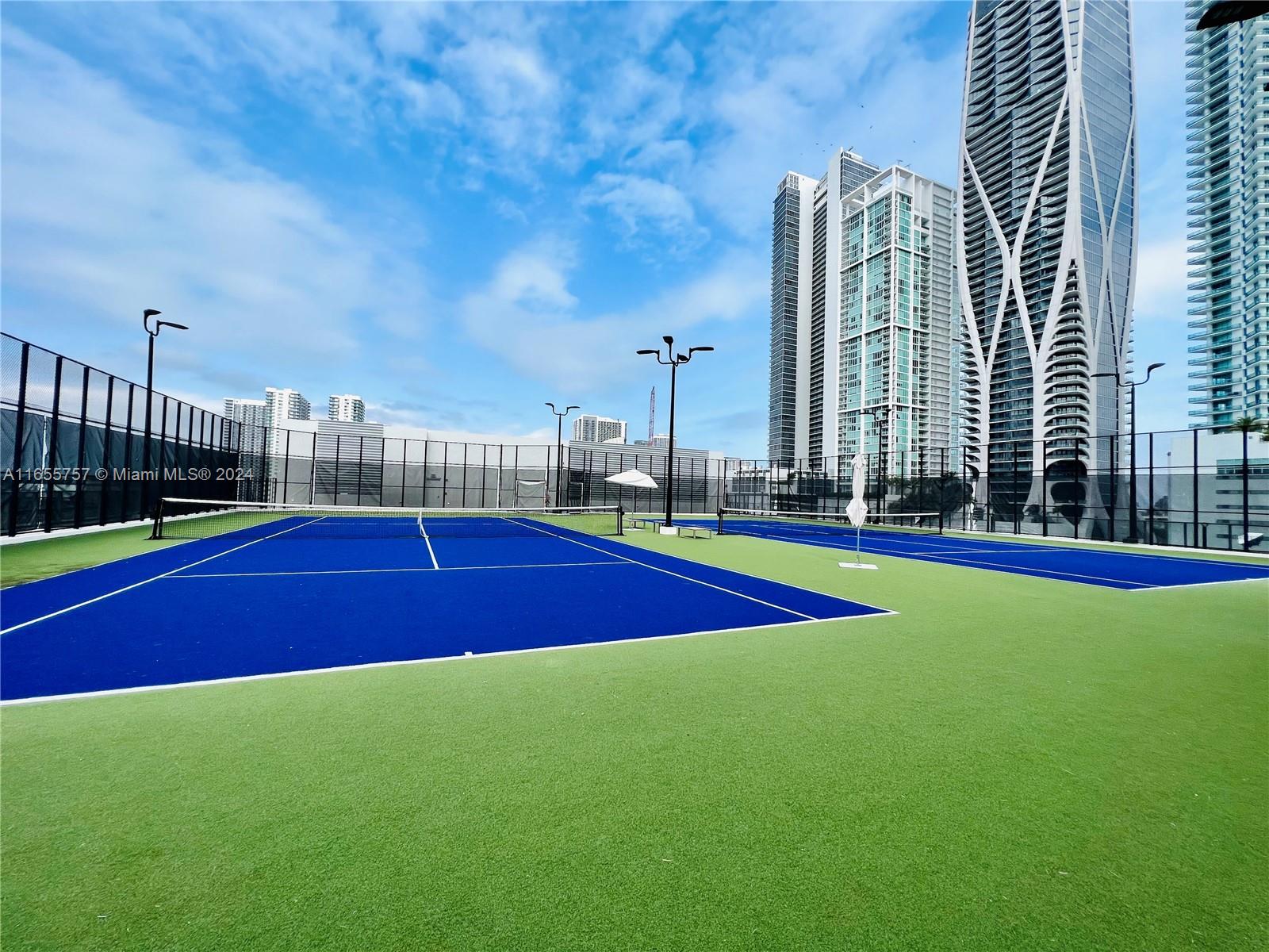 PARAMOUNT MIAMI WORLDCENT - Residential Lease