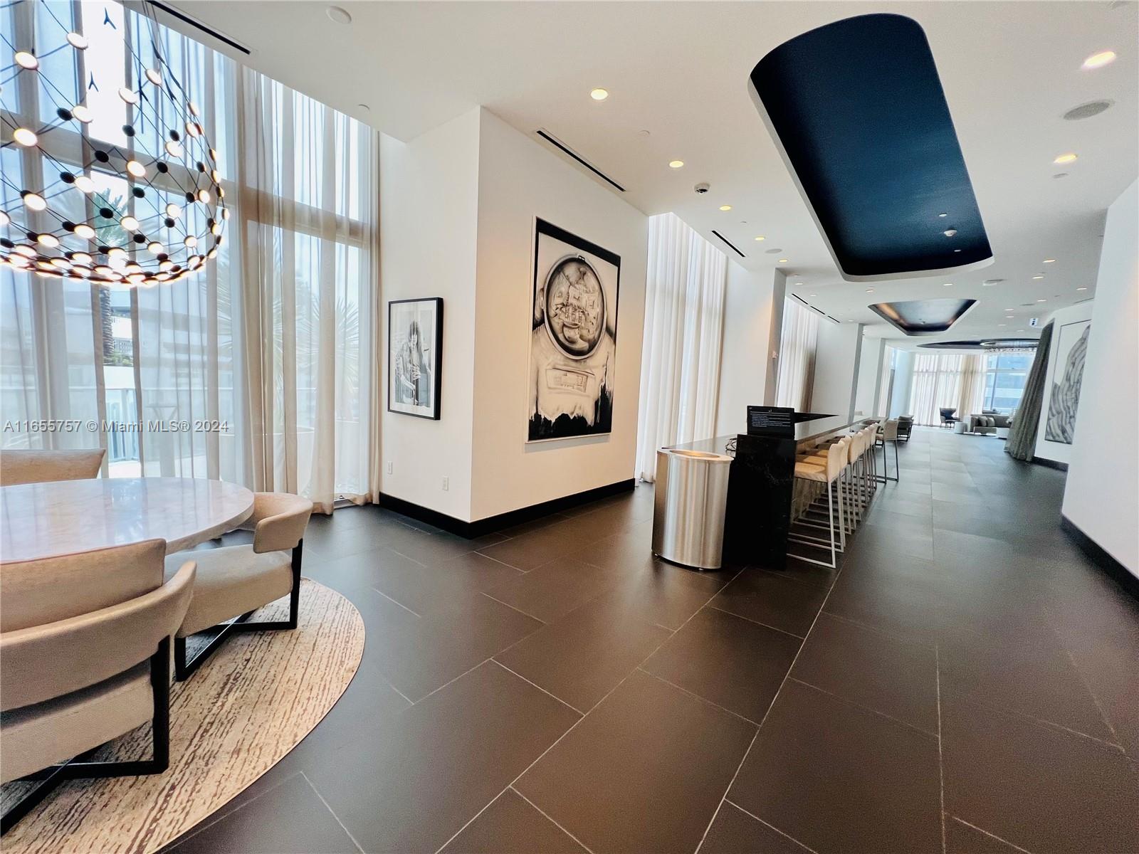 PARAMOUNT MIAMI WORLDCENT - Residential Lease