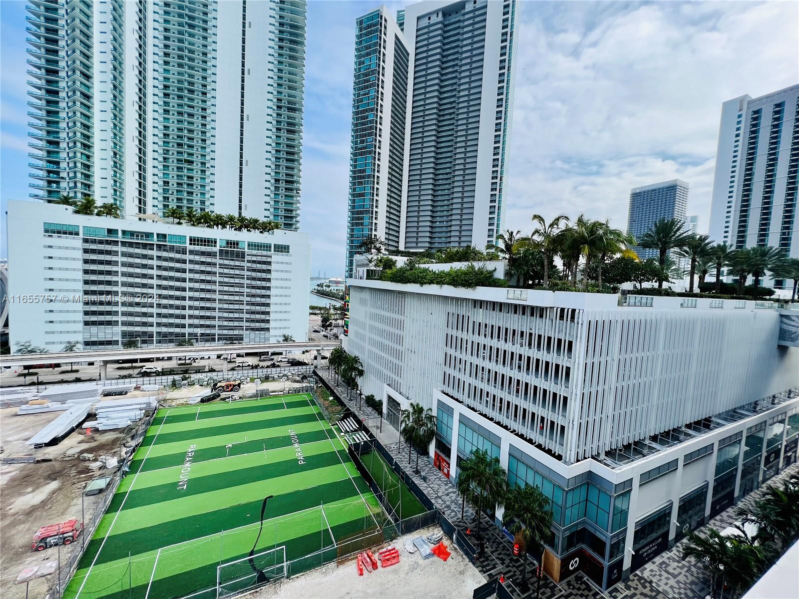 PARAMOUNT MIAMI WORLDCENT - Residential Lease