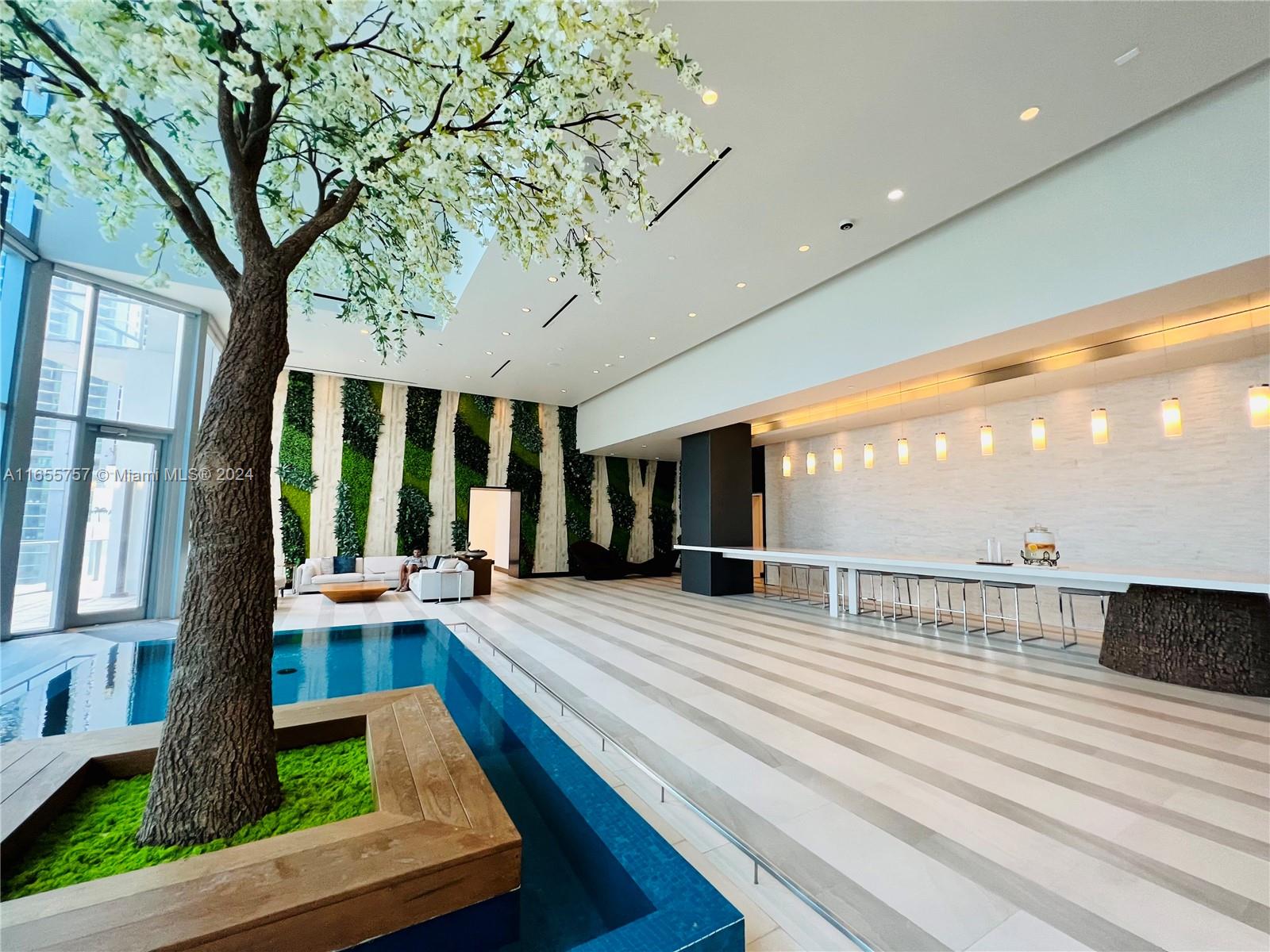 PARAMOUNT MIAMI WORLDCENT - Residential Lease