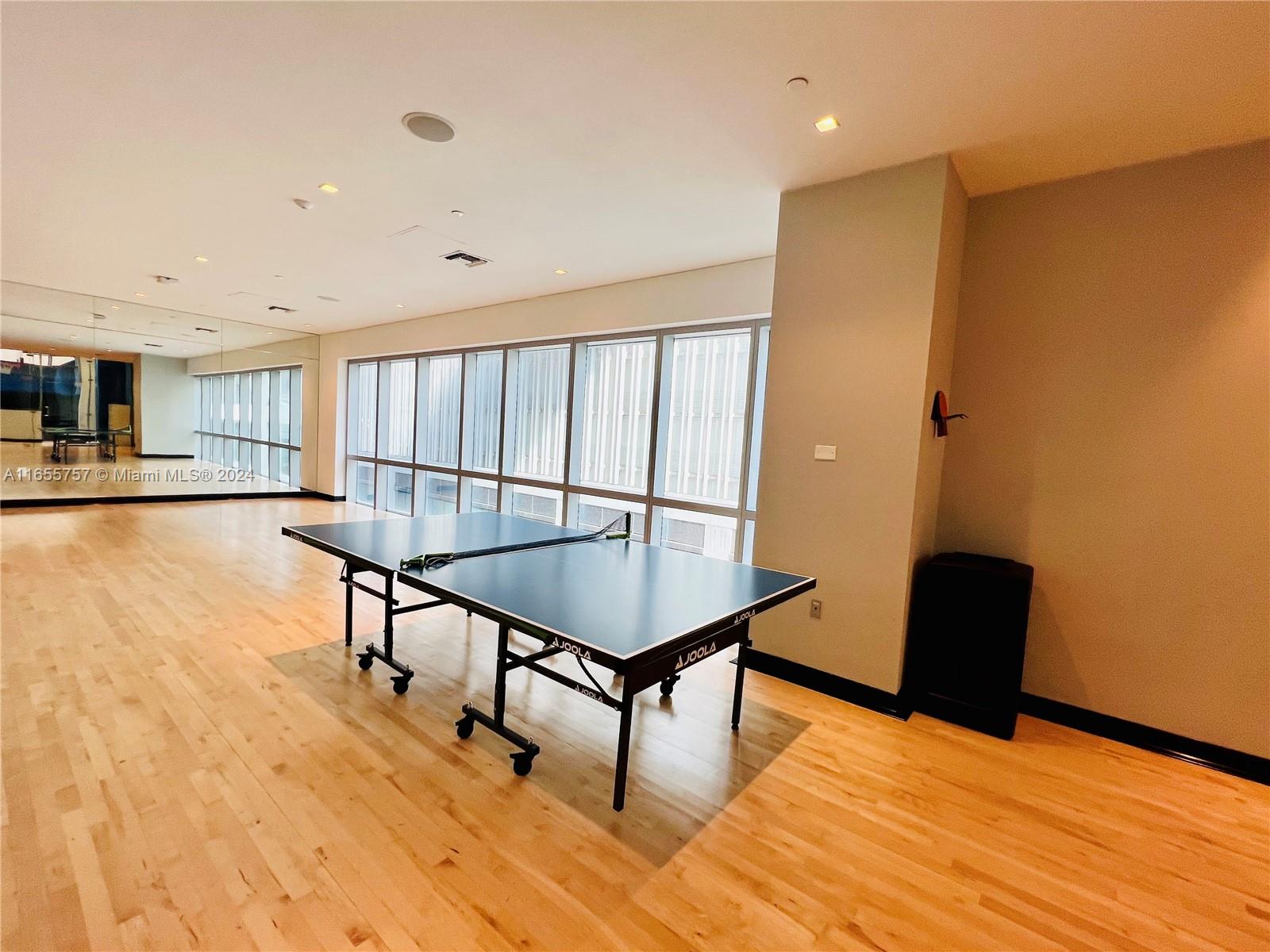 PARAMOUNT MIAMI WORLDCENT - Residential Lease
