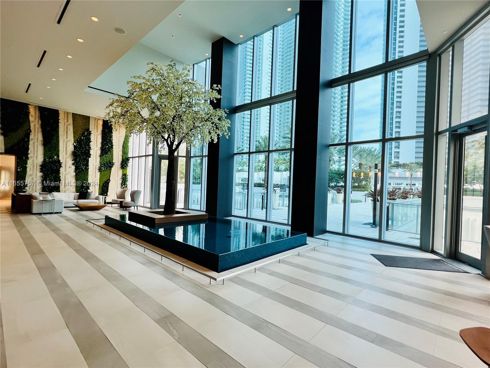 PARAMOUNT MIAMI WORLDCENT - Residential Lease