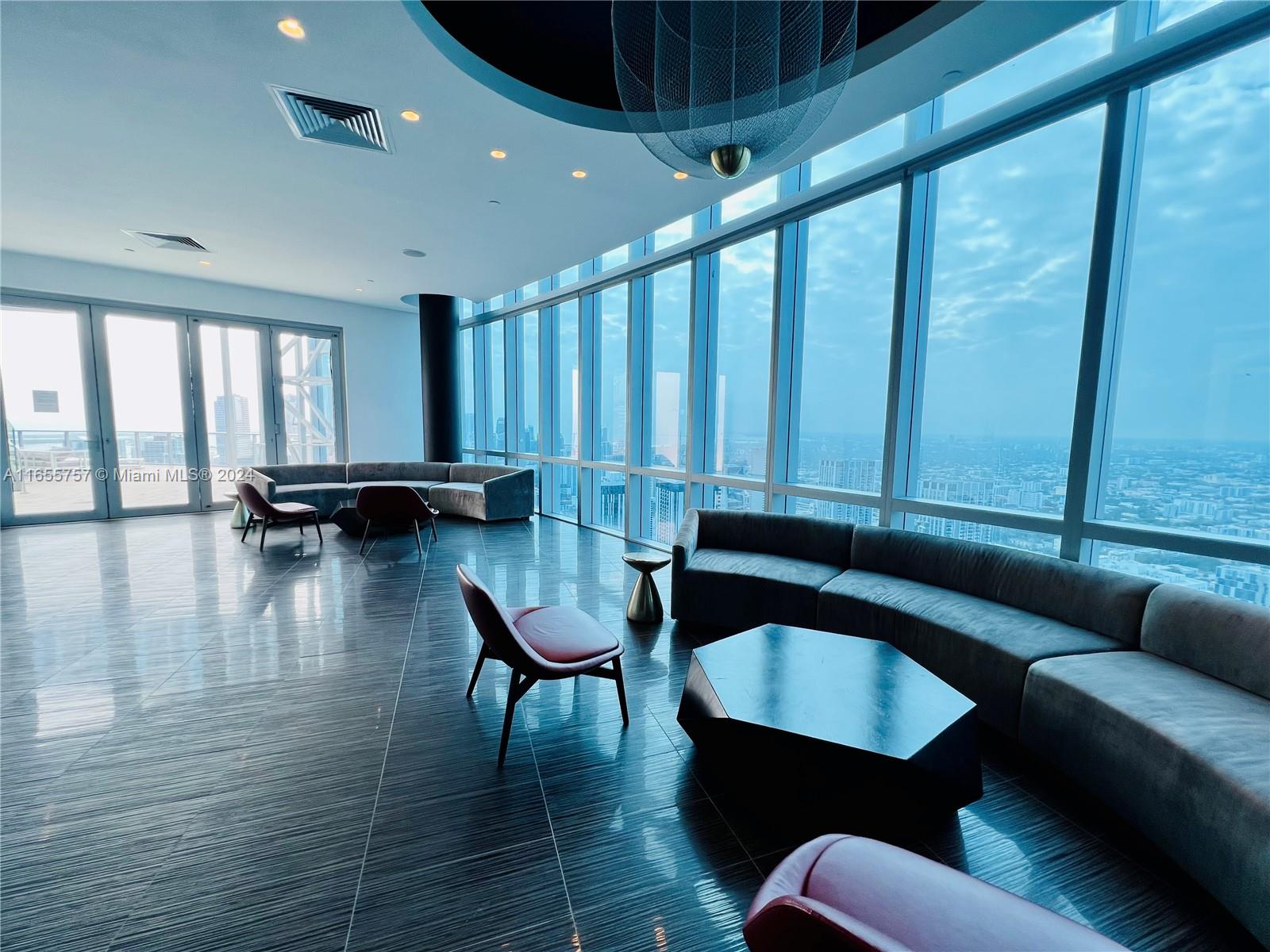 PARAMOUNT MIAMI WORLDCENT - Residential Lease