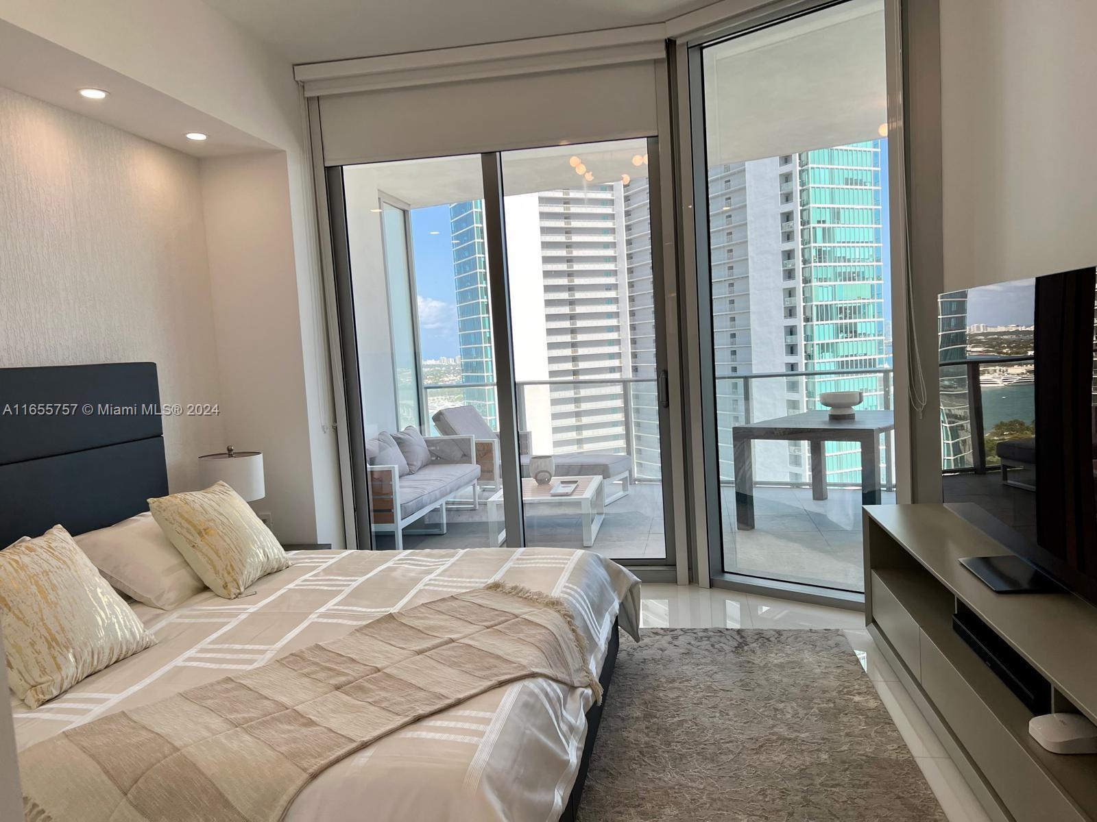 PARAMOUNT MIAMI WORLDCENT - Residential Lease