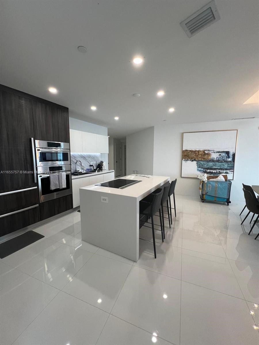 PARAMOUNT MIAMI WORLDCENT - Residential Lease