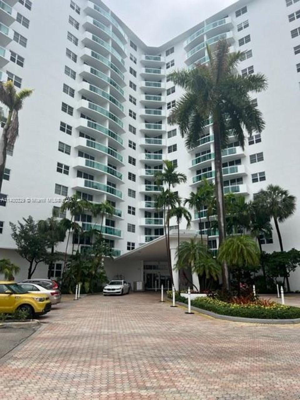 Photo of 3001 S Ocean Dr #1437, Hollywood, FL 33019 (MLS # A11400329)
