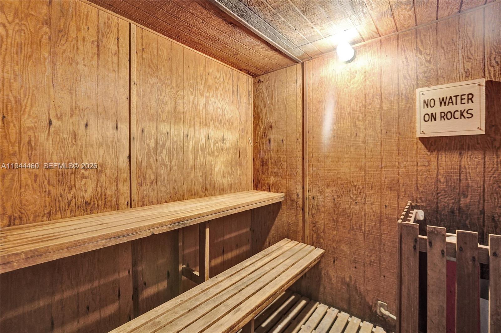 HOLLYWOOD TOWERS CONDO - Residential