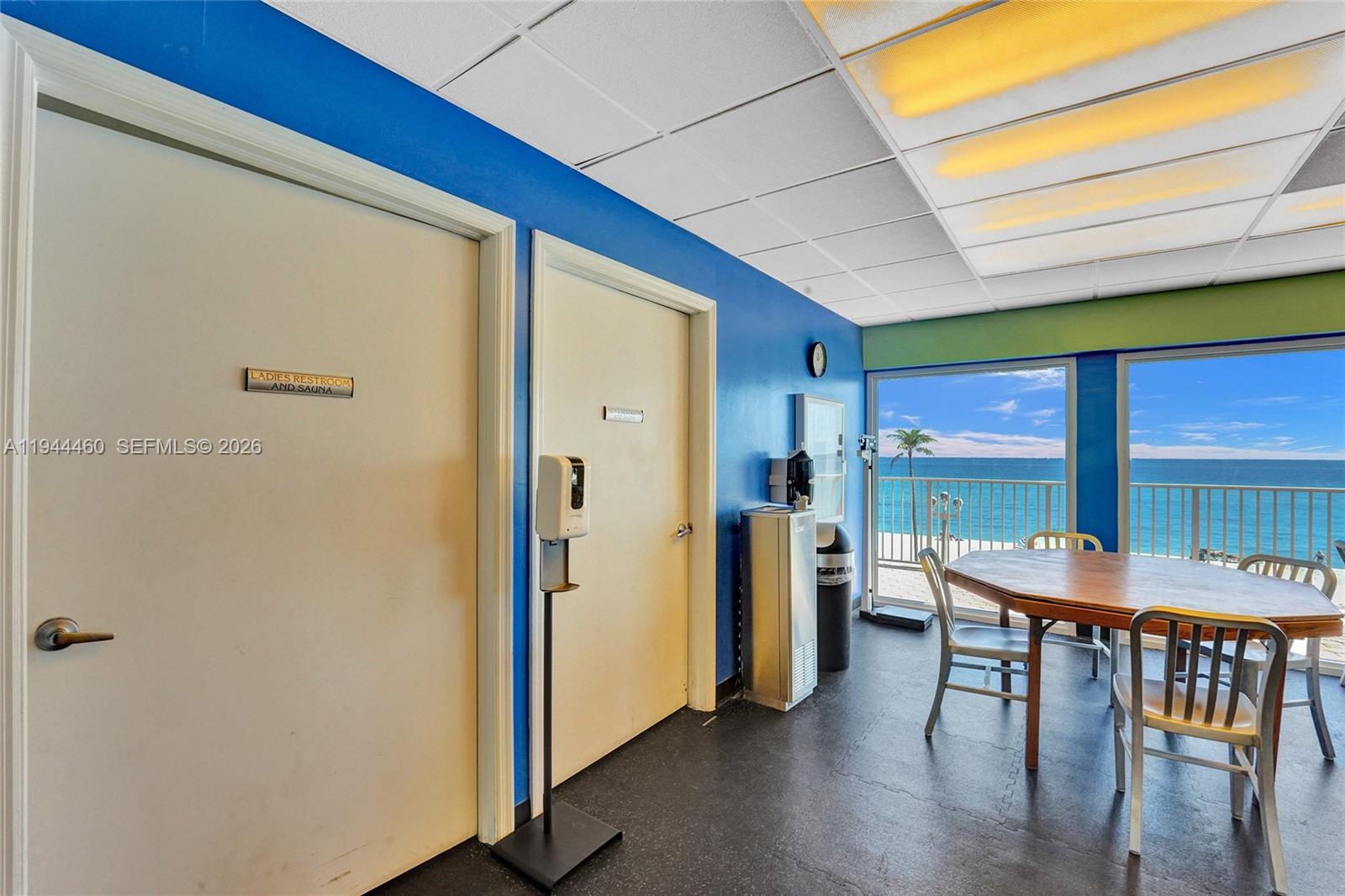 HOLLYWOOD TOWERS CONDO - Residential