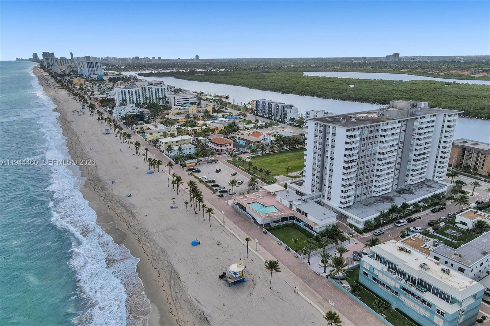 HOLLYWOOD TOWERS CONDO - Residential