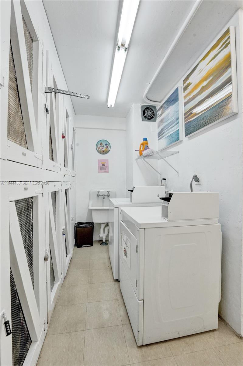 HOLLYWOOD TOWERS CONDO - Residential