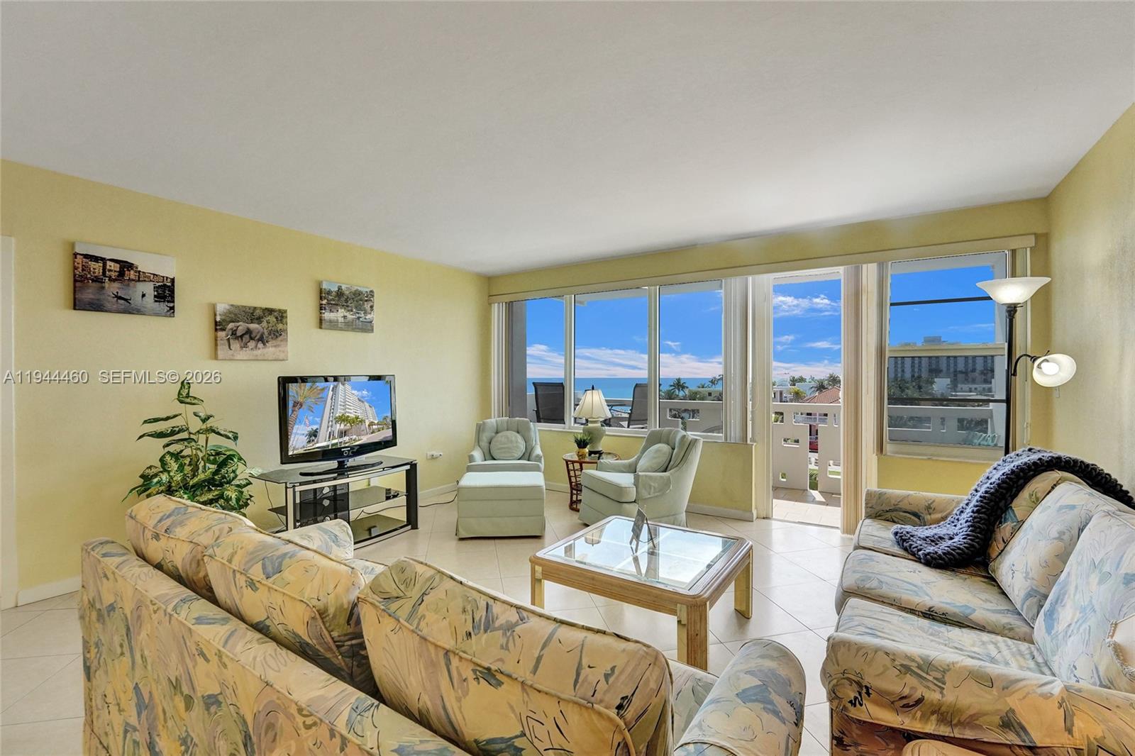 HOLLYWOOD TOWERS CONDO - Residential