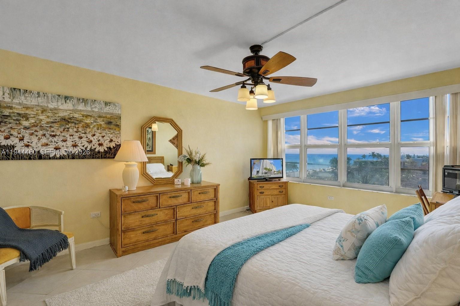 HOLLYWOOD TOWERS CONDO - Residential