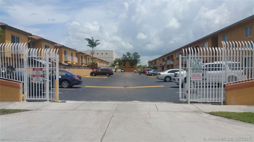 Beautiful Condo with 2 bedrooms, 1 full bathroom and 1/2 bathroom. Near Shopping Center,  Don't miss this opportunity for rent!