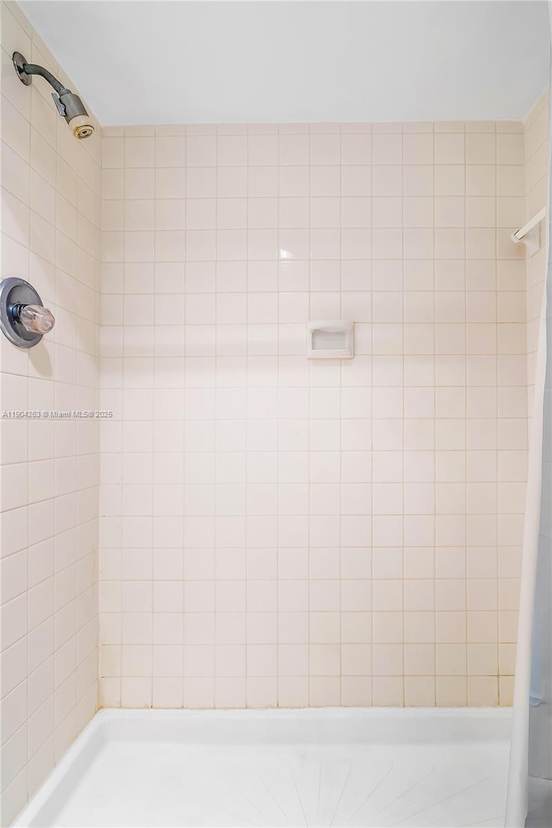 WINSTON TOWERS 500 CONDO - Residential