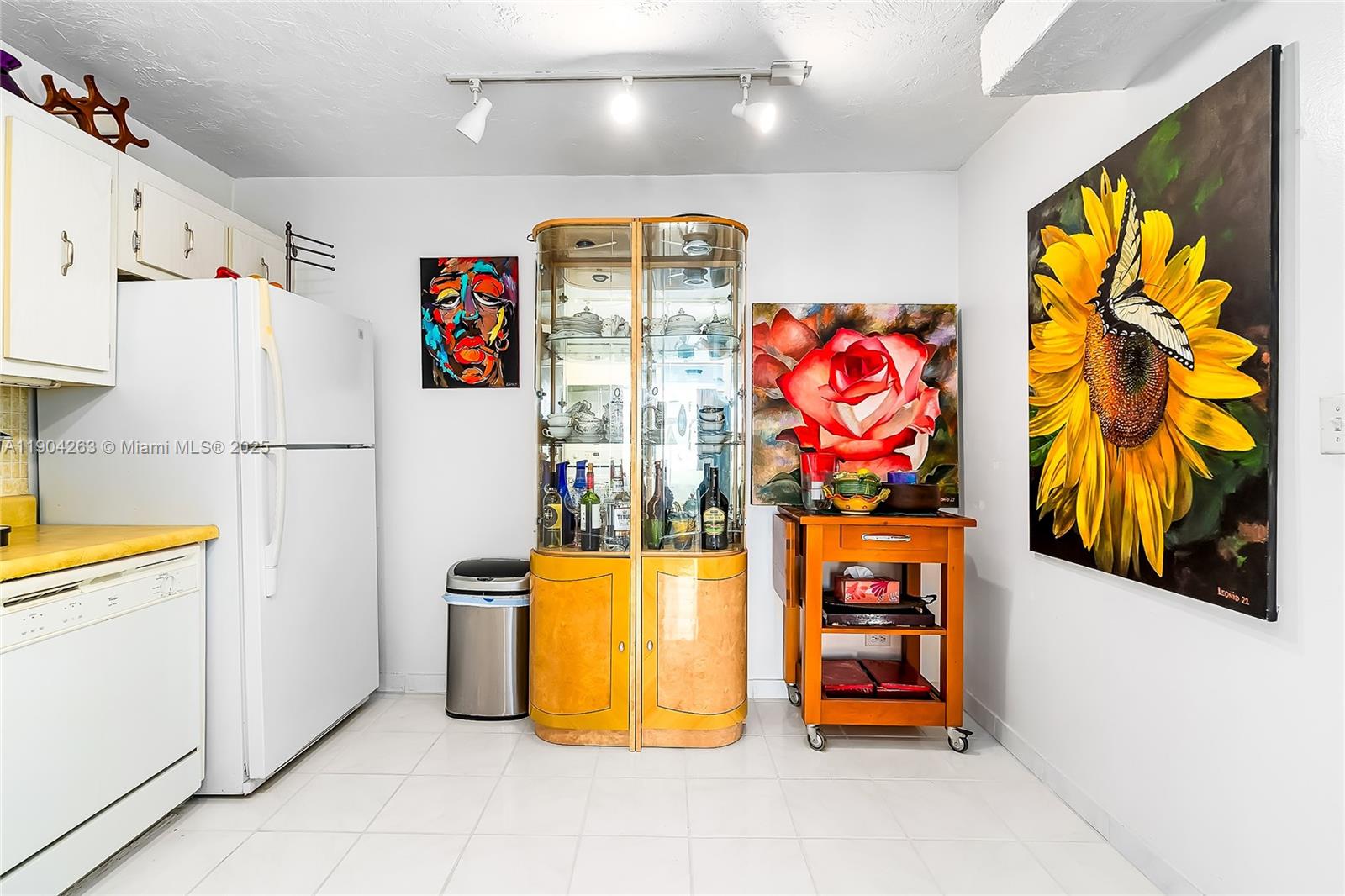 WINSTON TOWERS 500 CONDO - Residential